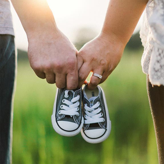 IVF PREGNANCY ANNOUNCEMENT: WHEN & HOW TO RELAY BABY NEWS