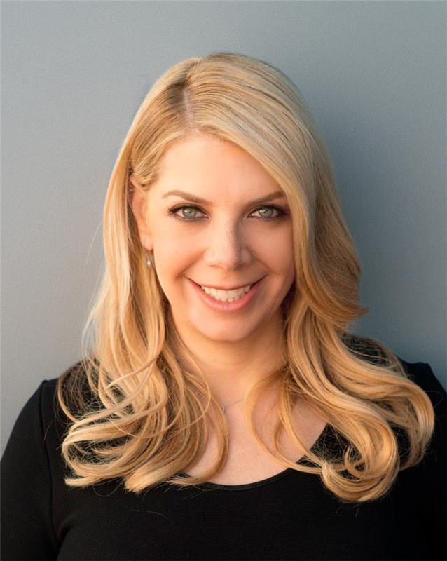 Amy Headshot 2.png